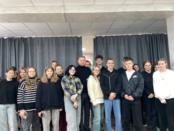 photo_5310195795984322537_y